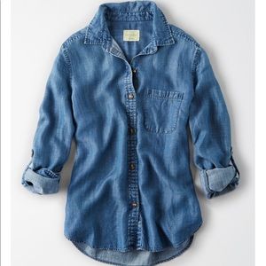 NWT AE AMAZINGLY SOFT BOYFRIEND BUTTON UP SHIRT M